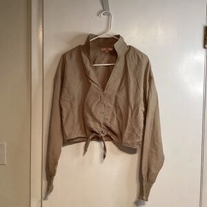 Women's Peach Puff tie front button-up top. Cropped. Size medium